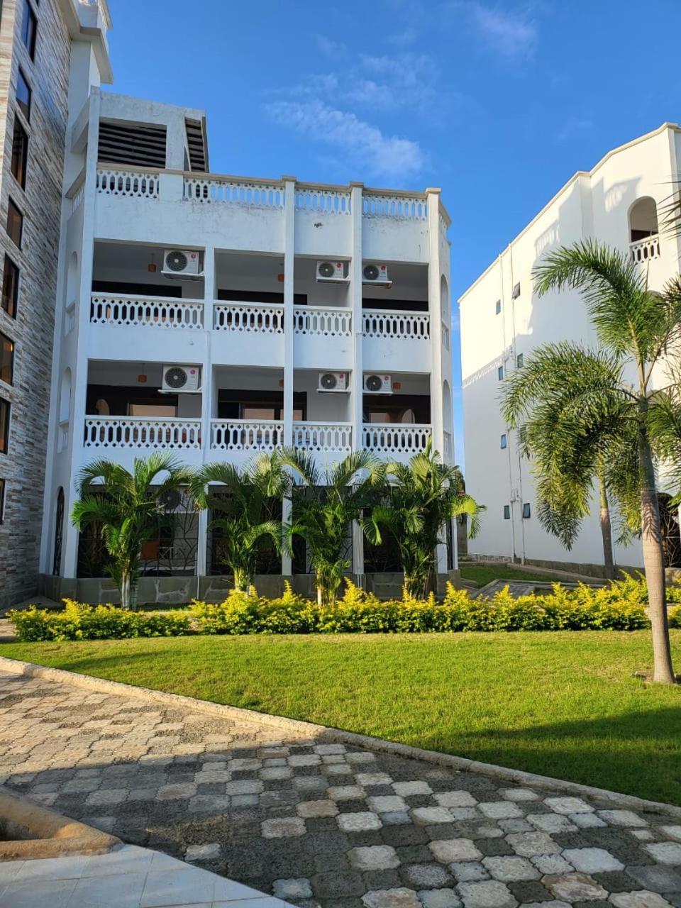 Leomilo Holidays Diani Beach Zewnętrze zdjęcie
